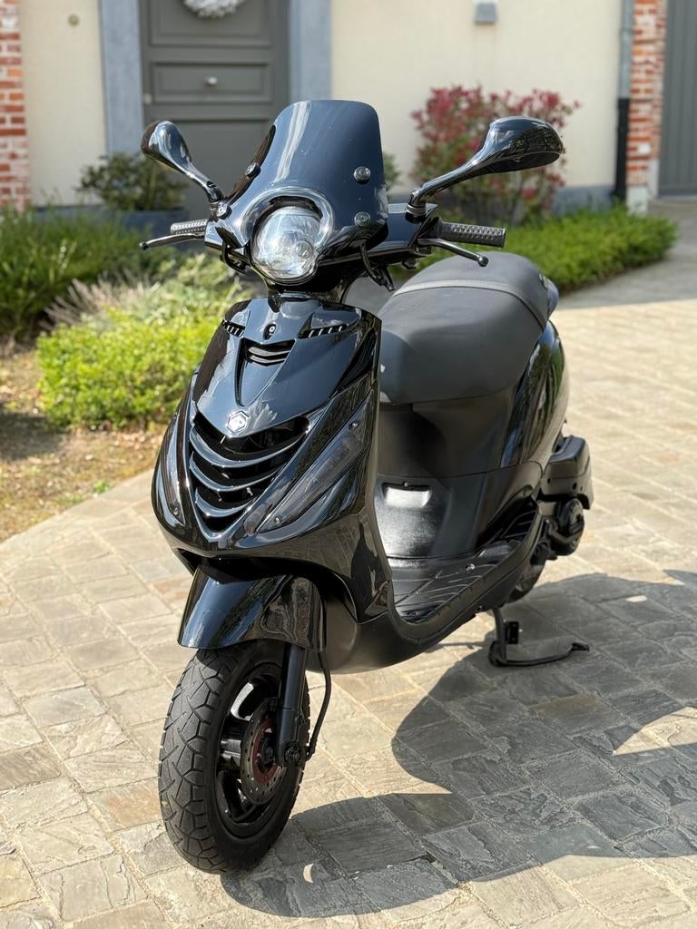 Piaggio Zip 50cc 4tv2 A klasse, Fietsen en Brommers, Scooters | Piaggio, Zo goed als nieuw, Zip, Elektrisch, Ophalen