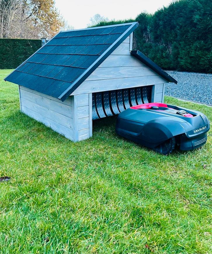 Robotmaaier garage, Tuin en Terras, Robotmaaiers, Ophalen