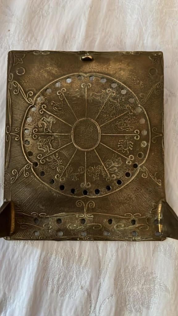 Calendrier perpétuel vintage, Enlèvement