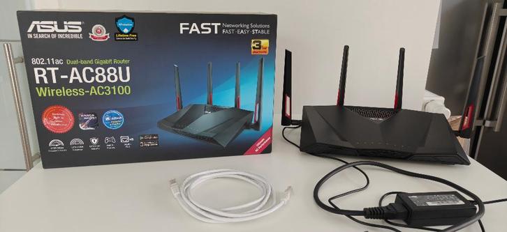 Asus RT-AC88U | 8-poorts | Gaming & Pro, Computers en Software, Accesspoints, Zo goed als nieuw, Ophalen of Verzenden