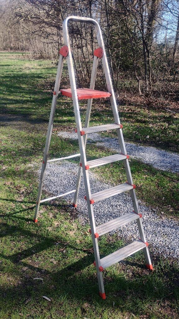 Aluminium trapladder met 6 treden, wegens overlijden, Doe-het-zelf en Bouw, Ladders en Trappen, Gebruikt, Ladder, Minder dan 2 meter