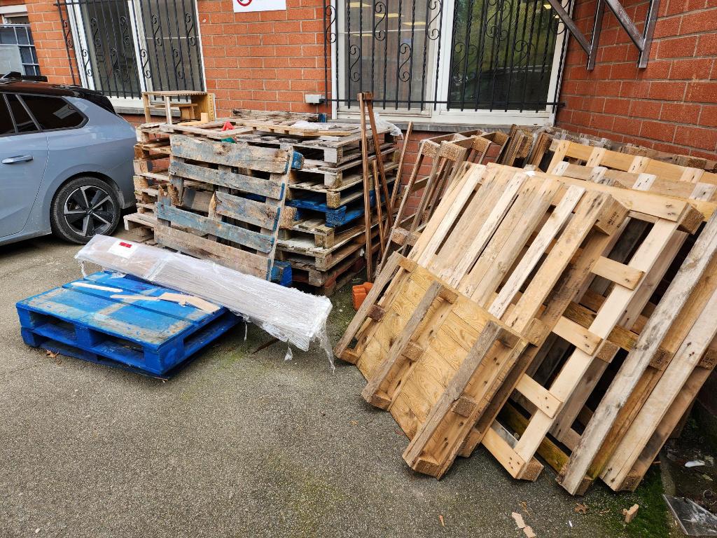 Palettes a donner, Jardin & Terrasse, Bois de chauffage, 6 m³ ou plus, Enlèvement, Autres essences de bois