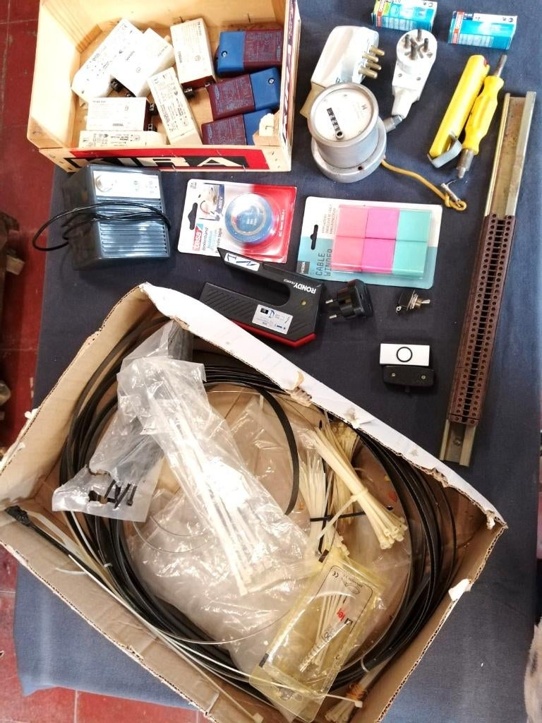 transfo,détecteur rondy,clé à alvéoles,enrouleur etc, Enlèvement, Utilisé, Autres types, Autre