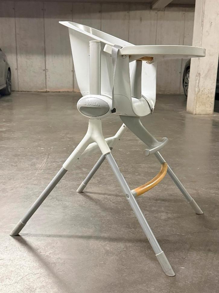 Chaise enfant Evolutive BEBEA, Enfants & Bébés, Chaises pour enfants, Comme neuf, Chaise évolutive, Coulissant, Plateau amovible