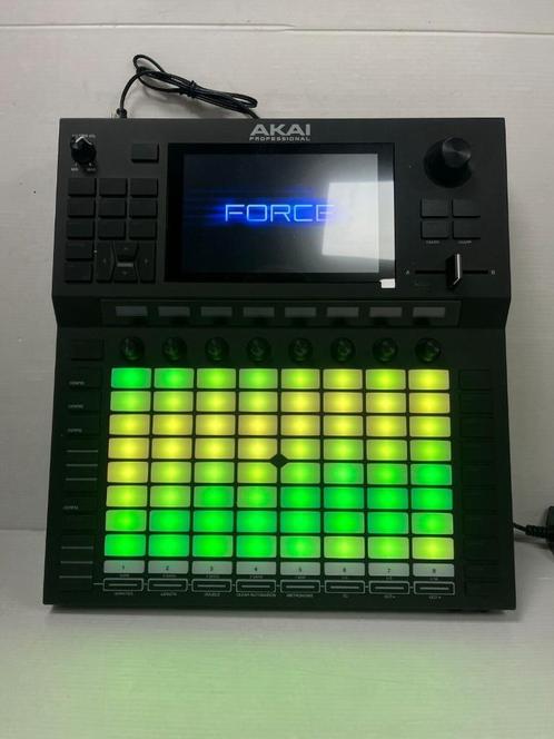 AKAI Force Professionele Standalone DJ Sampler, Musique & Instruments, Échantillonneurs, Comme neuf, Enlèvement ou Envoi