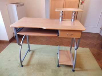 Bureaumeubel beschikbaar voor biedingen