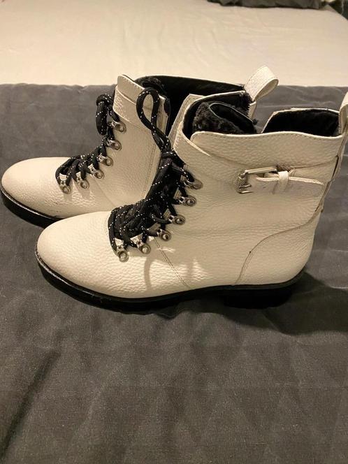 Maruti Micky Boots – Witte Must-Have voor elke outfit!, Kleding | Dames, Schoenen, Wit, Ophalen of Verzenden