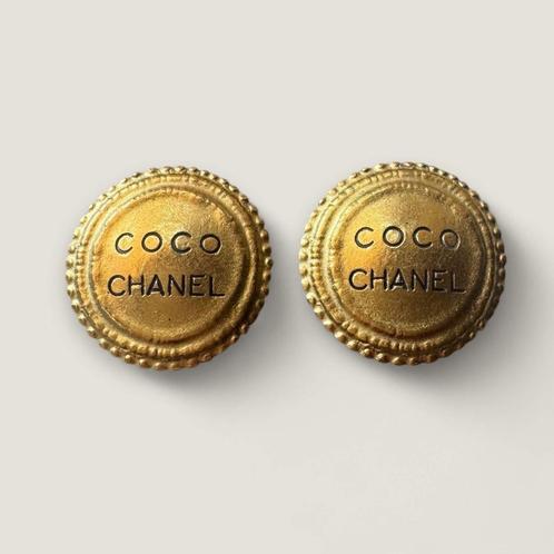 Coco Chanel oorbellen vintage authentiek, Handtassen en Accessoires, Oorbellen, Gebruikt, Goud, Goud, Ophalen of Verzenden