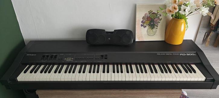 Ronald RD 3000s Piano, Muziek en Instrumenten, Piano's, Zo goed als nieuw, Piano, Zwart, Ophalen