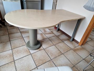 Keukentafel beschikbaar voor biedingen