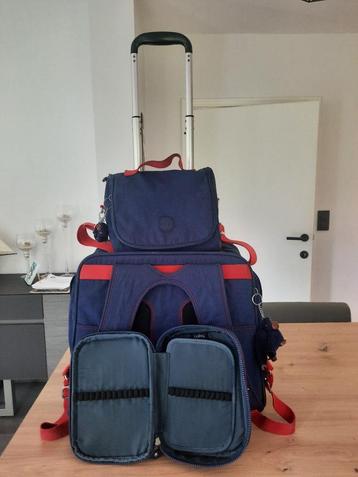 Pack cartable à roulettes + plumier + sac à dîner Kipling, Enlèvement ou Envoi, Comme neuf, Bleu, Porte-documents ou Cartable