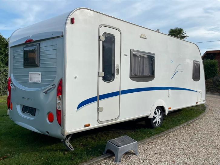 Propere grote caravan Burstner 530 met voortent,douche,tv, Caravans en Kamperen, Caravans, Bedrijf, Treinzit, Douche, Kachel, Koelkast