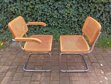 2 oude Marcel Breuer stoelen, model b32