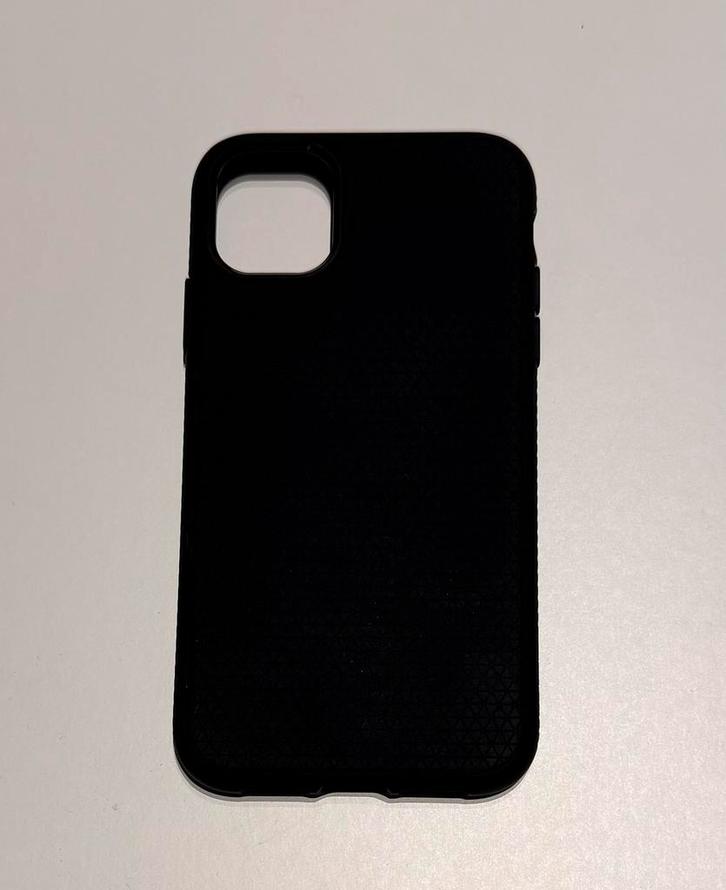 Spigen Back Cover voor iPhone 11 - Zwart, Telecommunicatie, Mobiele telefoons | Hoesjes en Screenprotectors | Apple iPhone, Zo goed als nieuw