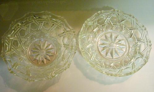 nieuw glazen schaaltje met schoteltje - perfecte staat, Huis en Inrichting, Keuken | Servies, Nieuw, Schaal of Schalen, Effen