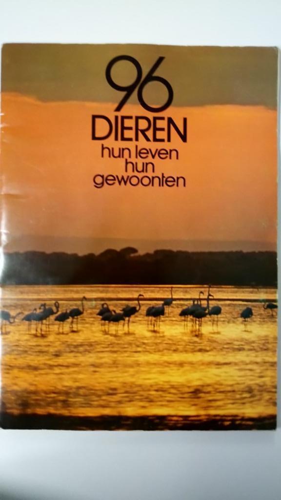 Prenten-Album : 96 dieren hun leven, hun gewoonten (1977), Boeken, Dieren en Huisdieren, Zo goed als nieuw, Ophalen of Verzenden