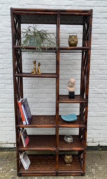 Vintage rotan plank beschikbaar voor biedingen