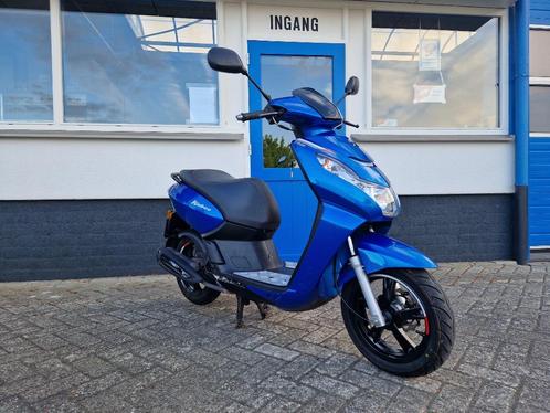 Peugeot kisbee A-klasse BJ 2021 ( Nederland ) snorscooter 25, Fietsen en Brommers, Scooters | Peugeot, Gebruikt, Overige modellen