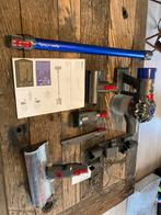 Dyson V7 met onderdelen, oplader en ophangsysteem v7 Fluffy, Elektronische apparatuur, Stofzuigers, Ophalen, Stofzuiger