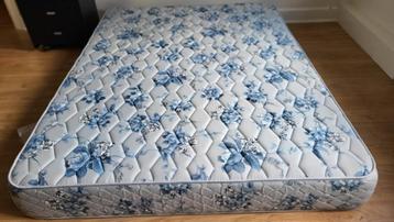 matelas 190x140 beschikbaar voor biedingen