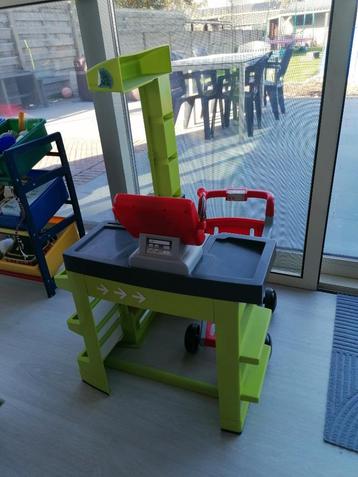 Winkel met karretje beschikbaar voor biedingen