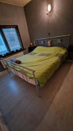 Metaal bed, enkel frame en latten