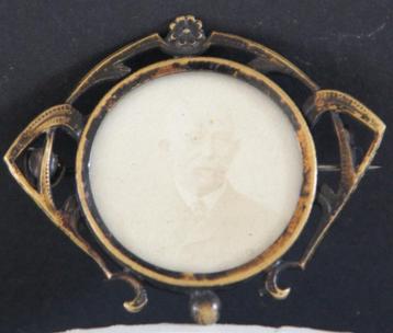 Antieke memorybroche in ormolu, Art Nouveau-stijl Alle, Ophalen of Verzenden, Brons