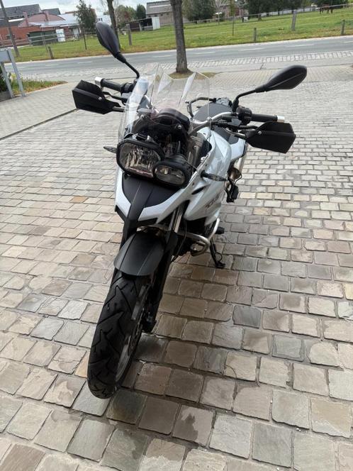Moto BMW F 700GS lichtgrijs, Motoren, Motoren | BMW, Particulier, Toermotor, meer dan 35 kW, 2 cilinders, Minimaal motorrijbewijs A2