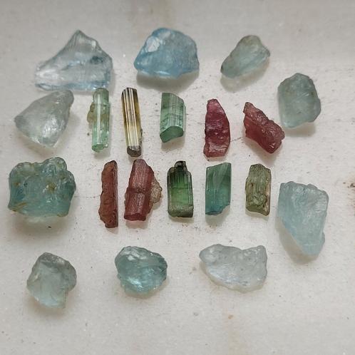 Toermalijn en Aquamarijn kristallen 20 stuks, Verzamelen, Mineralen en Fossielen, Mineraal, Ophalen of Verzenden