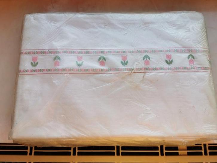 2 PP laken - nieuw – wit  3 Suisse Monitor - 220 x 275 cm, Huis en Inrichting, Slaapkamer | Beddengoed, Nieuw, Hoeslaken of Sloop