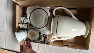 Porseleinen servies (9 tasjes en bordjes) beschikbaar voor biedingen
