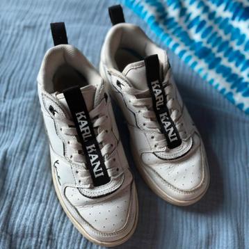 Witte sneakers van Karl Kani — zwart logo — maat 39 beschikbaar voor biedingen