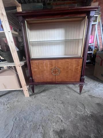 Vintage kast beschikbaar voor biedingen