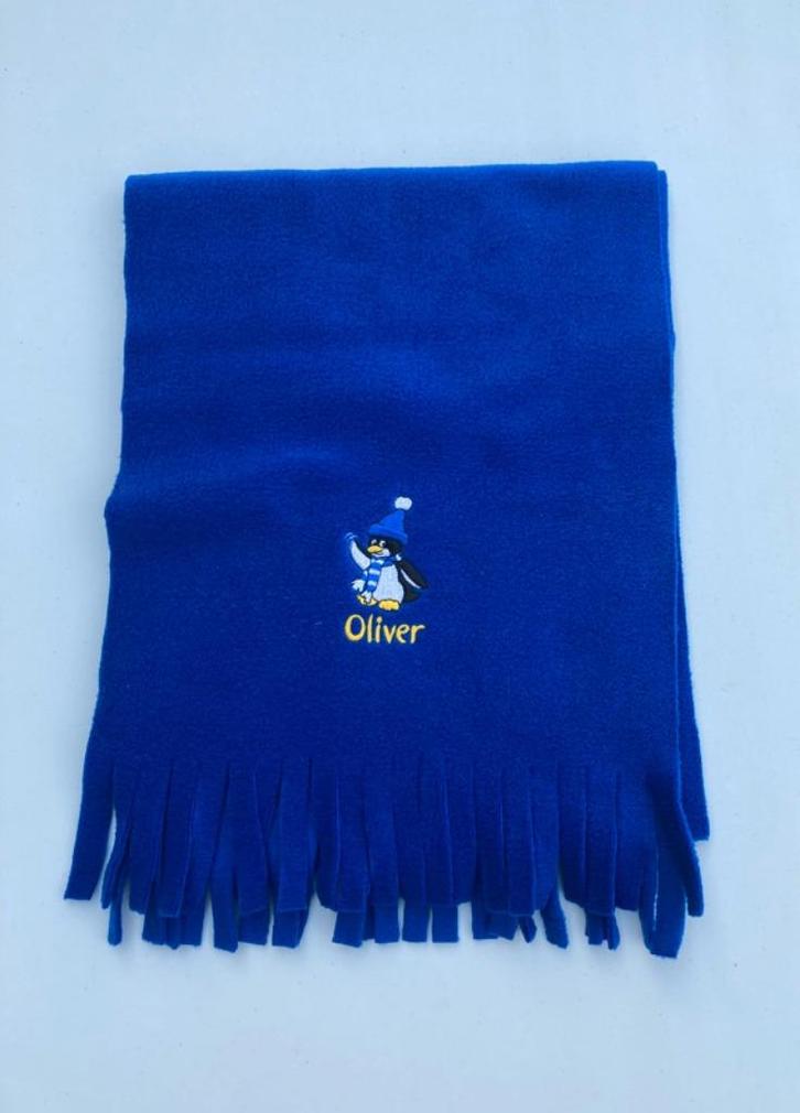 Écharpe bleu électrique « Oliver » avec un pingouin, Enfants & Bébés, Vêtements enfant | Bonnets, Écharpes & Gants, Comme neuf