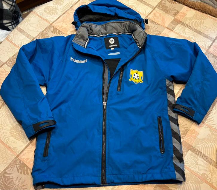 Mooie Hummel jas van K.Eendracht Louwel.152, Kinderen en Baby's, Kinderkleding | Maat 128, Gebruikt, Jongen, Jas, Ophalen of Verzenden
