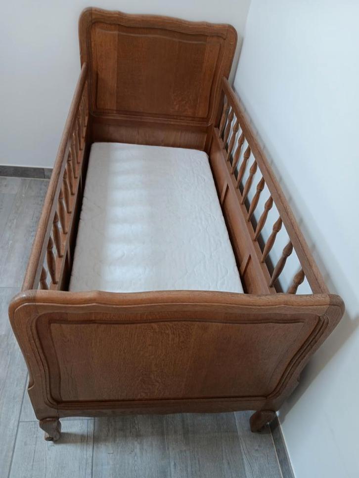 Vintage kinder bedje in eik.., Kinderen en Baby's, Kinderkamer | Bedden, Gebruikt, Matras, Ophalen