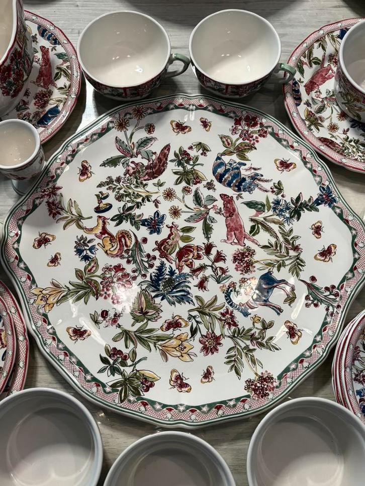 Grand plat «Jardin Imaginaire» Gien France, Antiek en Kunst, Antiek | Servies compleet, Ophalen of Verzenden