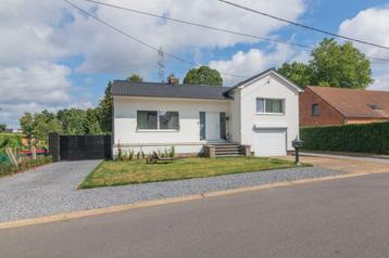 Grondig gerenoveerde splitlevelwoning in een rustige straat beschikbaar voor biedingen