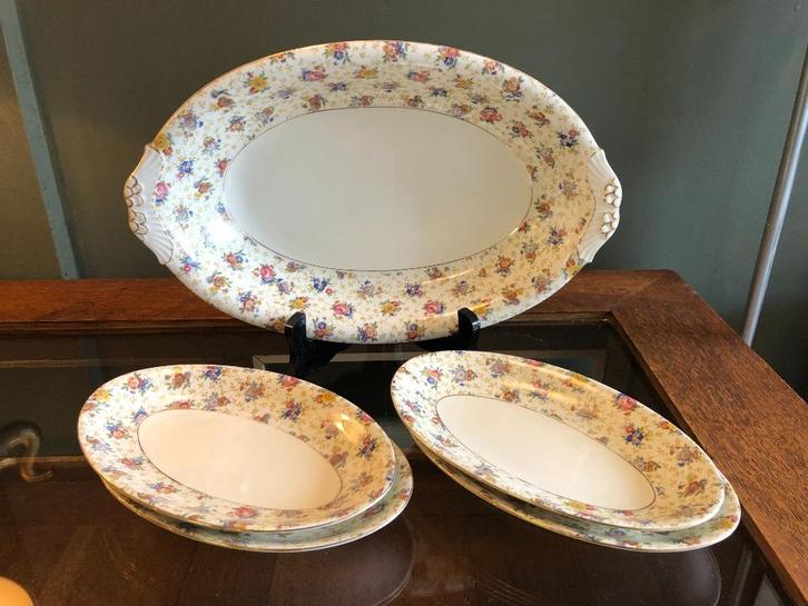 Bloemmotief Schaal met 4 Bordjes., Antiek en Kunst, Antiek | Servies los, Ophalen of Verzenden