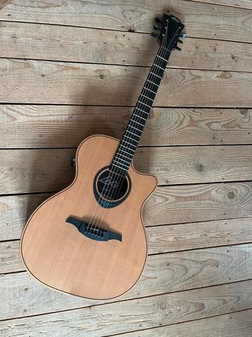 Lag Blue Wave - Guitare électro acoustique +  Bag beschikbaar voor biedingen