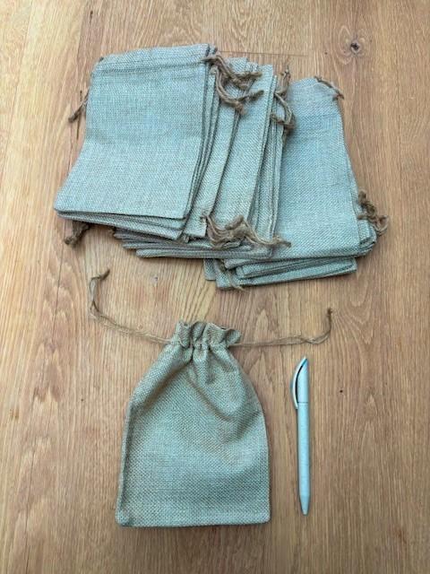 Sacs-cadeaux en jute (0,5 €/pièce) — Nouveau !, Divers, Emballage cadeau, Neuf, Sac cadeau, Sac cadeau, Enlèvement ou Envoi