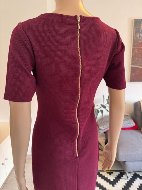 Bodycon burgundy dress with zipper on back (size S/M) NEW, Kleding | Dames, Jurken, Nieuw, Maat 38/40 (M), Rood, Boven de knie