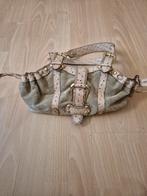 Louis Vuitton Handtas, Ophalen