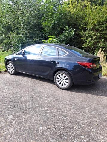 Opel Astra Berline 16CDTI, BWJ 2015, 170000KM, €6200 beschikbaar voor biedingen