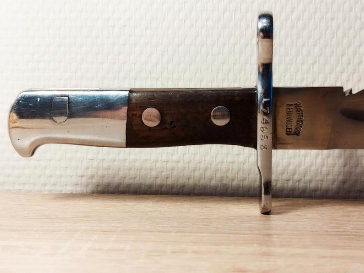 Baïonnette Suisse 1914 dents de scie avec fourreau cuir 225€, Collections, Objets militaires | Général, Armée de terre, Envoi