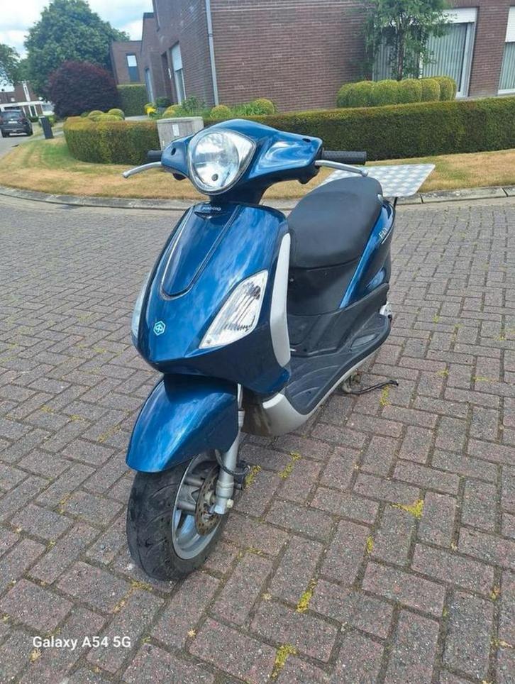 Opzoek naar scooters (zie omschrijving), Fietsen en Brommers, Scooters | Peugeot, Zo goed als nieuw, Ophalen