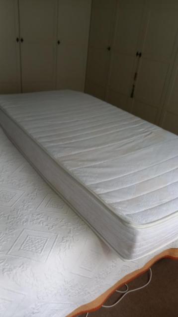 2 samenritsbare latoflex matrassen 2x90 cm beschikbaar voor biedingen