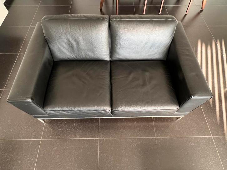 Moderne zwarte lederen drie- en tweezitsbank, Huis en Inrichting, Zetels | Zetels, Gebruikt, Rechte bank, Driepersoons, 150 tot 200 cm
