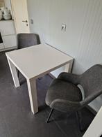 Witte keukentafel + 2 grijze stoelen in stof, Huis en Inrichting, Tafels | Eettafels, Gebruikt, Ophalen of Verzenden