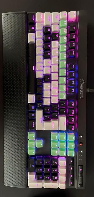 Corsair K70 LUX RGB Gaming Keyboard beschikbaar voor biedingen